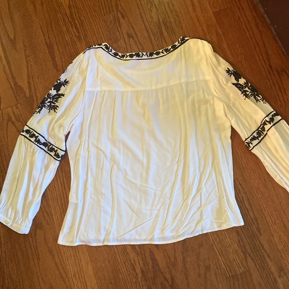 Chico’s white tunic with black floral embroidery - Picture 3 of 5